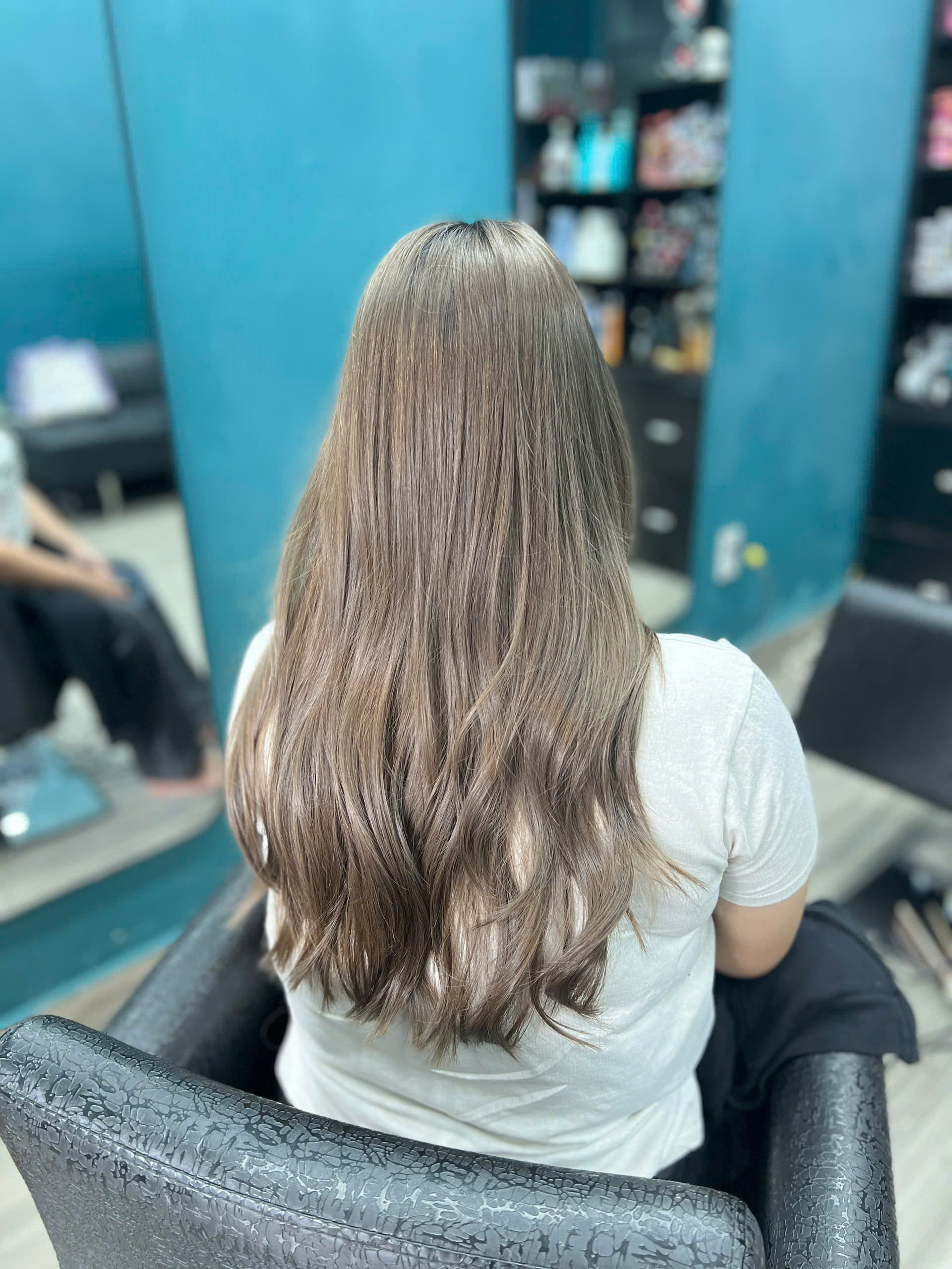 Tóc nhuộm nâu trà sữa