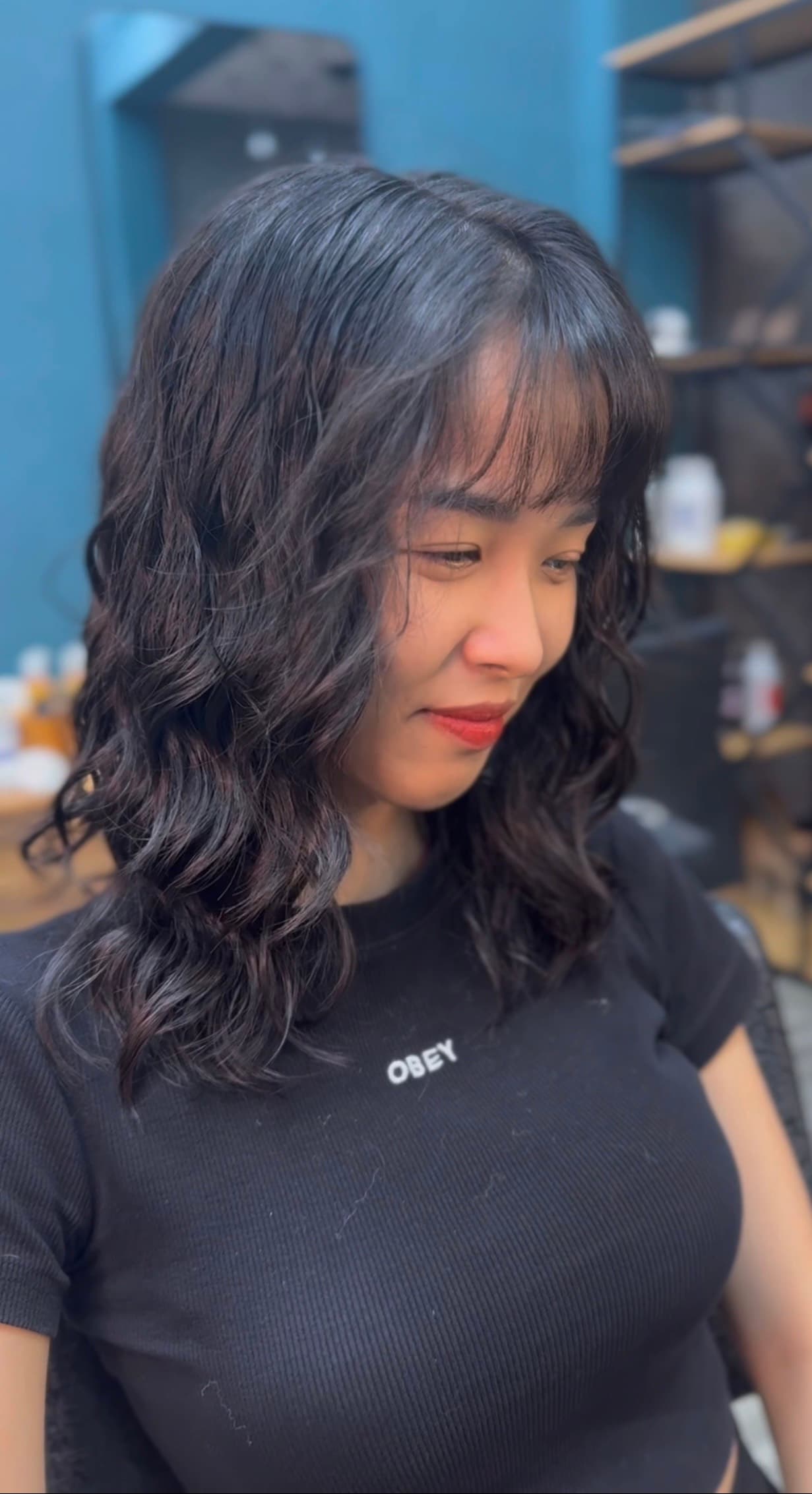 Siêu mẫu Cẩm Tú uốn tóc xoăn hippe